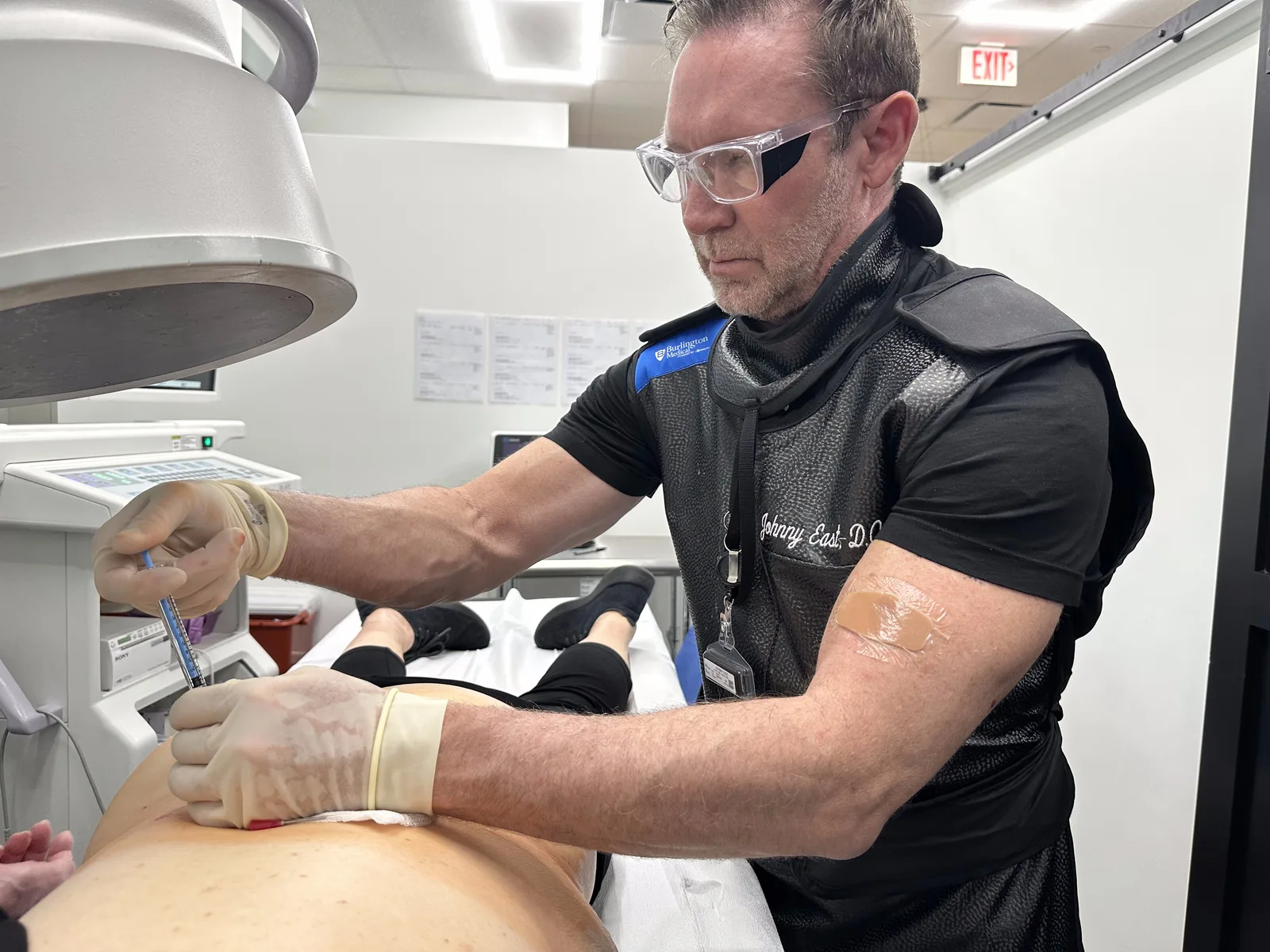 Fluoroscopy-guided injection at the RegenX clinic